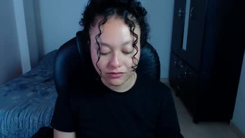 Snapshot of freud_x_louise1 chatting on 10-10-25, 11:53 Louise  online show from 10-10-25, 11:53