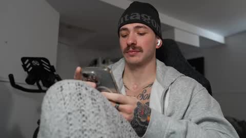 Snapshot of frewfun chatting on 03-10-25, 07:18 cameron online show from 03-10-25, 07:18