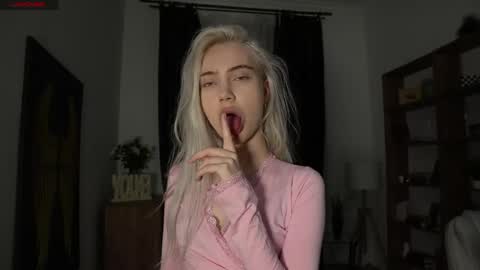 Freya online show from 04-17-26, 07:39