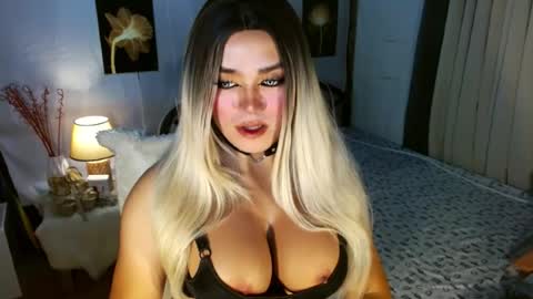 Snapshot of freya_lovestocum chatting on 08-07-26, 10:56 Miss Frea online show from 08-07-26, 10:56