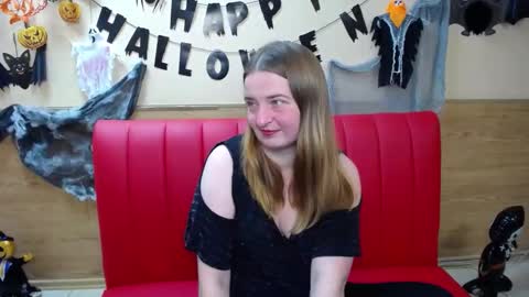 FreyaDak online show from 10-27-25, 06:23