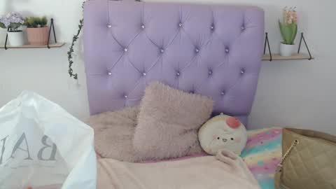 Snapshot of freyja_01 chatting on 09-08-25, 09:25 Freyja online show from 09-08-25, 09:25