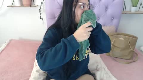 Snapshot of freyja_01 chatting on 09-18-25, 09:17 Freyja online show from 09-18-25, 09:17