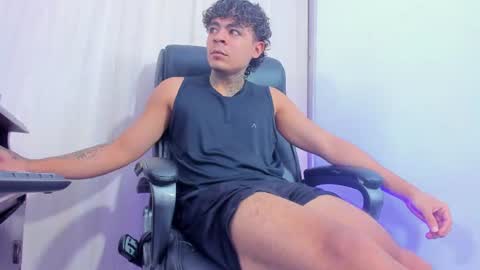 freyva_ online show from 06-19-26, 03:05