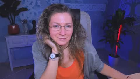Snapshot of fridatander chatting on 12-19-24, 09:18 Frida Tander online show from 12-19-24, 09:18