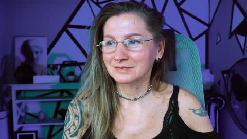 Snapshot of fridatander chatting on 01-23-25, 09:08 Frida Tander online show from 01-23-25, 09:08