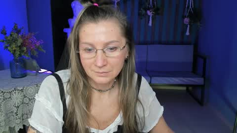 Snapshot of fridatander chatting on 01-27-25, 12:05 Frida Tander online show from 01-27-25, 12:05