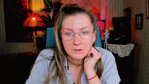 Snapshot of fridatander chatting on 02-02-25, 12:13 Frida Tander online show from 02-02-25, 12:13