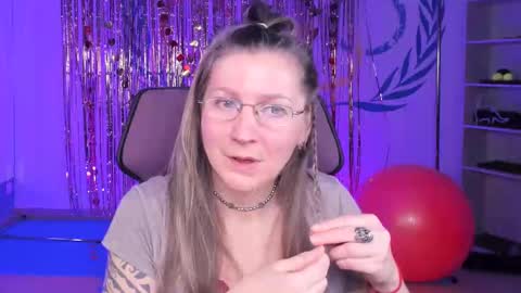 Snapshot of fridatander chatting on 02-23-25, 09:11 Frida Tander online show from 02-23-25, 09:11