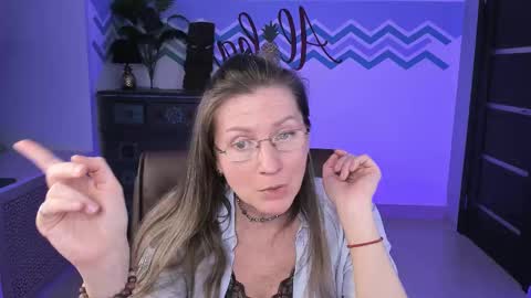 Snapshot of fridatander chatting on 03-10-25, 06:23 Frida Tander online show from 03-10-25, 06:23