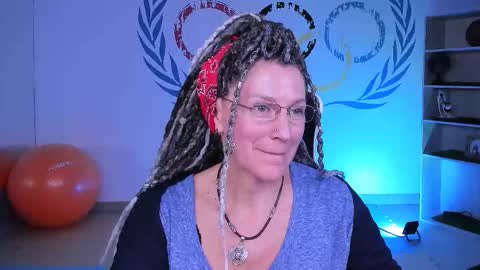 Snapshot of fridatander chatting on 09-29-25, 01:27 Frida Tander online show from 09-29-25, 01:27