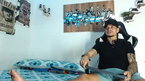 Snapshot of friendsofeverything_ chatting on 04-12-26, 02:27 Adam y pitter online show from 04-12-26, 02:27