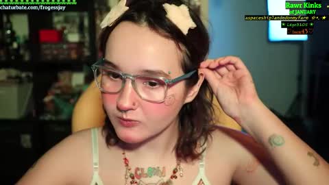 Snapshot of frogessjay chatting on 01-07-26, 11:07 Jaywise Frogfoot online show from 01-07-26, 11:07