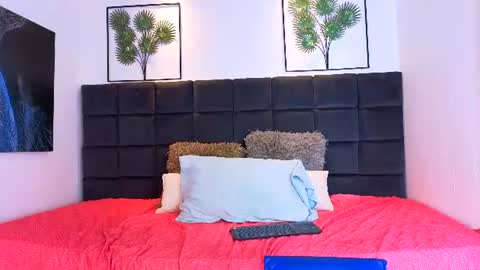 Red her and Velvet him online show from 06-12-26, 08:41