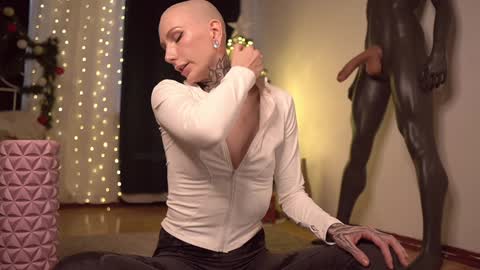 Snapshot of fuckingtoy_ chatting on 12-14-24, 12:23 Eva all my links online show from 12-14-24, 12:23