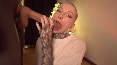 Snapshot of fuckingtoy_ chatting on 12-22-24, 02:16 Eva all my links online show from 12-22-24, 02:16