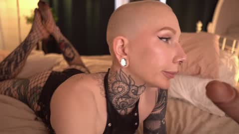 Snapshot of fuckingtoy_ chatting on 02-01-25, 12:47 Eva all my links online show from 02-01-25, 12:47