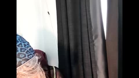 Snapshot of full4cefull chatting on 09-28-25, 03:45 Pizzaz online show from 09-28-25, 03:45