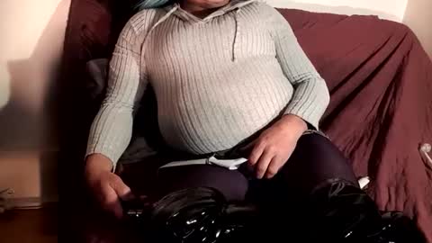 Snapshot of full4cefull chatting on 10-10-25, 03:22 Pizzaz online show from 10-10-25, 03:22