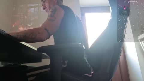 Snapshot of fullartofsex chatting on 11-11-25, 08:47 FullArtOfSex online show from 11-11-25, 08:47