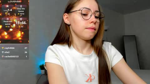 Snapshot of fun__nd__bun chatting on 05-09-26, 01:33 fun__nd__bun online show from 05-09-26, 01:33