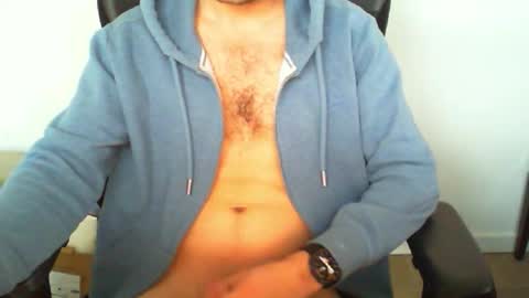 Snapshot of funnyeucouple chatting on 11-12-25, 10:26 YWhiteNiceMan online show from 11-12-25, 10:26