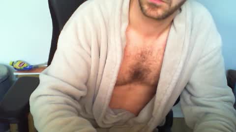 Snapshot of funnyeucouple chatting on 11-21-25, 10:36 YWhiteNiceMan online show from 11-21-25, 10:36