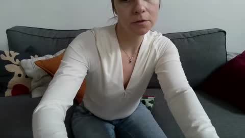 Snapshot of funservice chatting on 02-10-25, 10:42 funservice online show from 02-10-25, 10:42