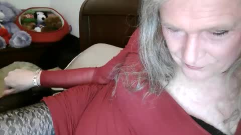 Snapshot of funtimetgirl chatting on 04-12-26, 09:25 Jessie Love online show from 04-12-26, 09:25