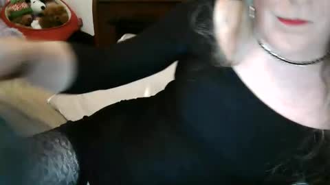 Snapshot of funtimetgirl chatting on 04-25-26, 10:29 Jessie Love online show from 04-25-26, 10:29