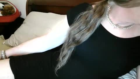 Snapshot of funtimetgirl chatting on 05-22-26, 10:43 Jessie Love online show from 05-22-26, 10:43