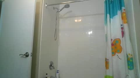 Snapshot of fuzzypeaches87 chatting on 12-03-25, 06:28 fuzzypeaches87 online show from 12-03-25, 06:28