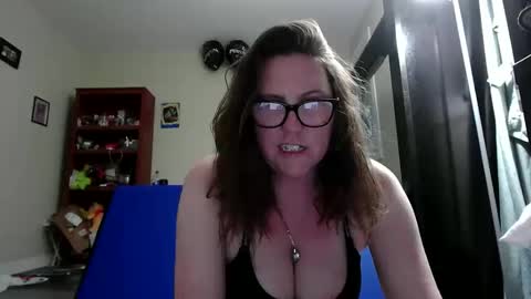 fuzzypeaches87 online show from 05-19-26, 11:22