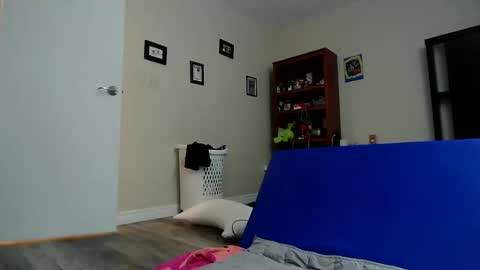 fuzzypeaches87 online show from 06-06-26, 04:28