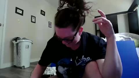 fuzzypeaches87 online show from 06-07-26, 07:17