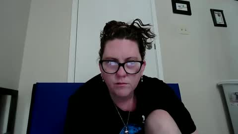 fuzzypeaches87 online show from 06-08-26, 03:23