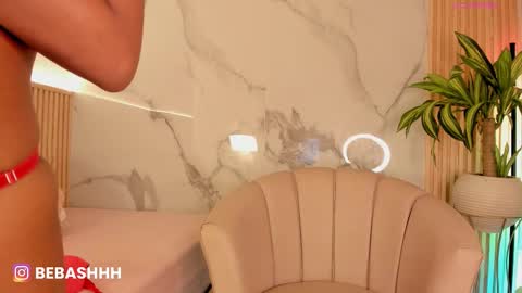   Independent model online show from 12-17-25, 12:33