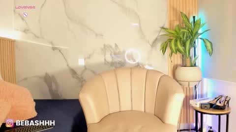   Independent model online show from 01-16-26, 12:42