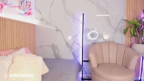   Independent model online show from 02-28-26, 12:17