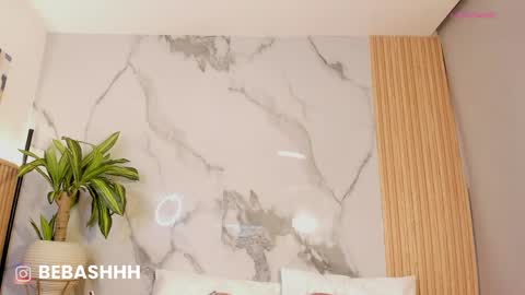   Independent model online show from 04-23-26, 10:58