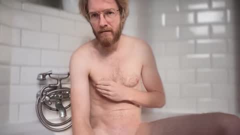 Snapshot of g00nst4r chatting on 11-12-25, 10:15 g00nst4r online show from 11-12-25, 10:15