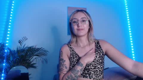 Snapshot of gabb_rioss chatting on 01-23-25, 01:19 Gabriela online show from 01-23-25, 01:19