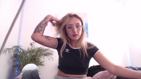 Snapshot of gabb_rioss chatting on 01-23-25, 06:35 Gabriela online show from 01-23-25, 06:35