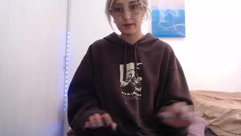 Snapshot of gabb_rioss chatting on 10-14-25, 04:19 Gabriela online show from 10-14-25, 04:19