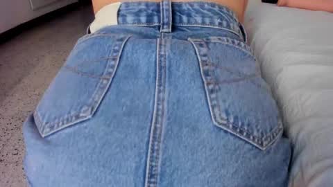 Snapshot of gabriela__gomez chatting on 10-27-25, 02:26 Carolina online show from 10-27-25, 02:26