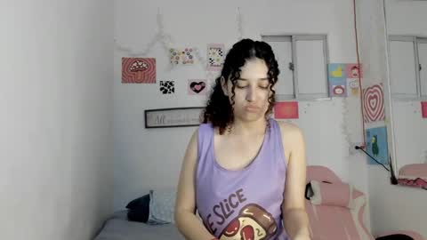 Snapshot of gabriela_duarte chatting on 09-19-25, 05:53 Gabi online show from 09-19-25, 05:53