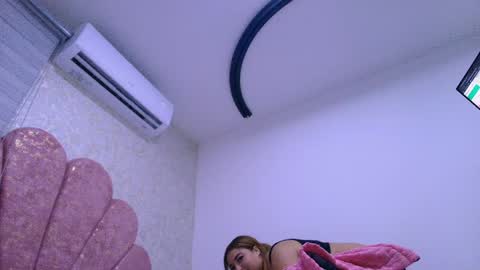 Snapshot of gabriela_leone chatting on 05-27-26, 01:57 gabriela online show from 05-27-26, 01:57