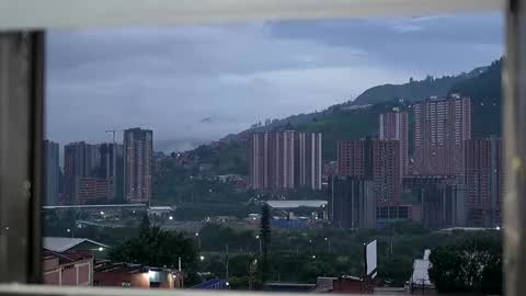 Gabriela salgado online show from 11-17-25, 10:43