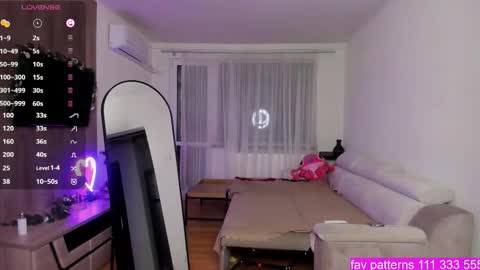 Snapshot of gabrielalove_ chatting on 10-28-25, 08:44 Gabrielaaaa online show from 10-28-25, 08:44