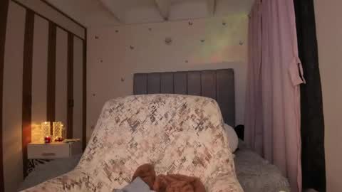 Snapshot of gabrielladurandd chatting on 12-23-25, 12:19 Gaby online show from 12-23-25, 12:19